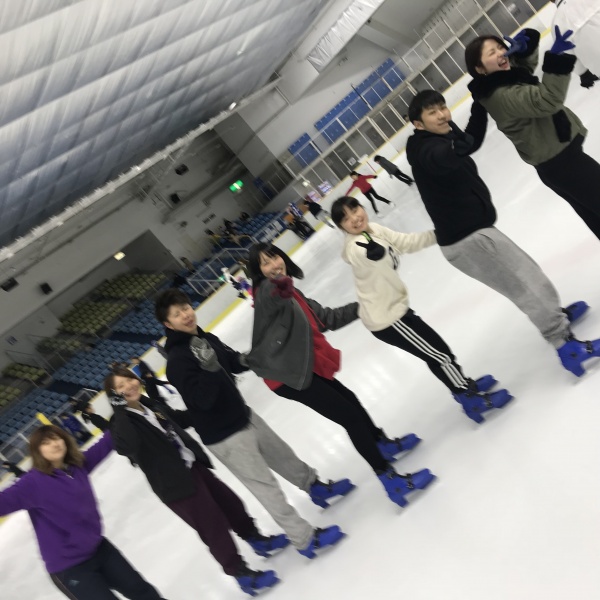 【ゼミ活動】アイススケートを体験しました